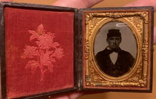 1/9th Tintype Of Civil War Soldier in Full Case - Confederate or Union? 2
