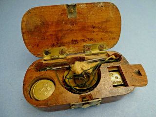 RARE 18thC GEORGE III BOXED GUINEA COIN BALANCED SCALES WITH WEIGHTS c 1776. 2