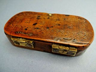 RARE 18thC GEORGE III BOXED GUINEA COIN BALANCED SCALES WITH WEIGHTS c 1776. 4
