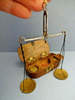 RARE 18thC GEORGE III BOXED GUINEA COIN BALANCED SCALES WITH WEIGHTS c 1776. 6