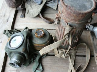 German Ww 2 Wehrmacht - Gasmask With Container