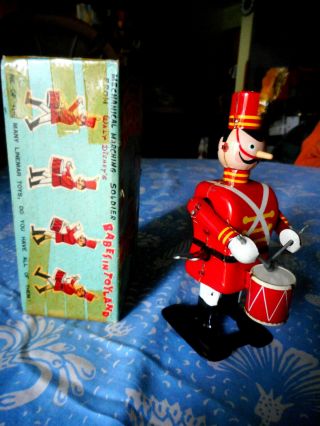 Vintage Walt Disney Babes in Toyland Marching Soldier Tin toy w Box 1961 Linemar 6