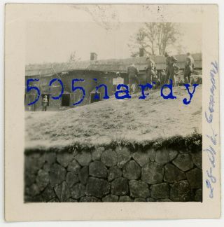 Wwii Us Gi Photo - 28th Infantry Division Gis Outside East Wing Of Berghof - Top