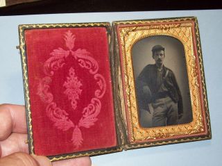 Civil War Tin Type Photograph Of Civil War Union Soldier - In Hard Case - Identified
