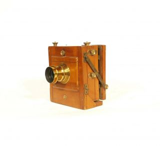 Ca.  1885 English 1/4 Plate Wood Tailboard Camera w/Case & W.  W.  Rouch & Co.  Lens 10