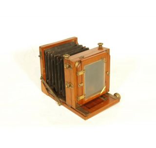 Ca.  1885 English 1/4 Plate Wood Tailboard Camera w/Case & W.  W.  Rouch & Co.  Lens 2