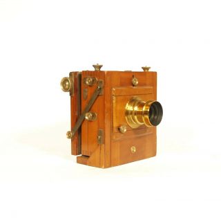 Ca.  1885 English 1/4 Plate Wood Tailboard Camera w/Case & W.  W.  Rouch & Co.  Lens 8