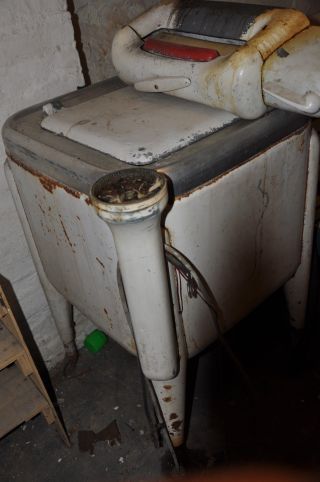 Antique/Vintage Maytag Wringer Washing Machine 1950 ' s / $100 / OBO 6