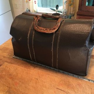 Vintage Old Leather Doctor ' s Medical Bag With Brass Name plate 10
