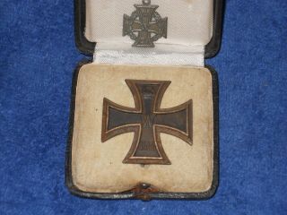 Orig.  Ww 1 Iron Cross 1st Class W/ Case W/ Mini Ek1,  Marked " Verdun " & Makers Mk