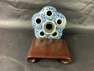 18th/19th C.  Chinese Blue and White Conjoined Six - Mouthed Vase 7