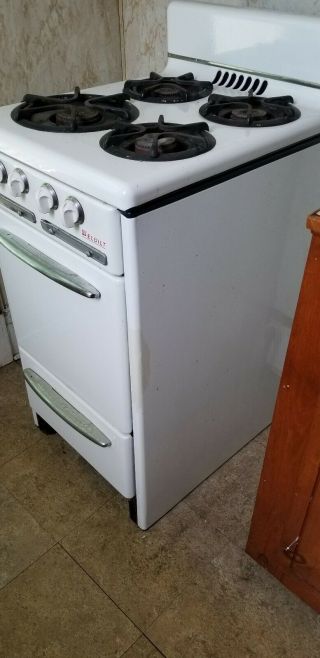 20 inch Welbilt gas stove,  great,  location NYC metro.  Must transport. 3