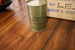 NOS unissued WWII Johnson Johnson plaster paris bandage in metal can box 12 unop 2