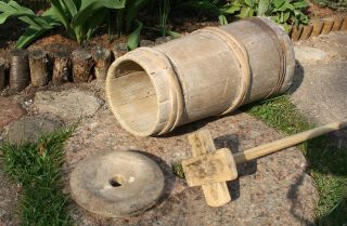 Antique wooden butter churn,  19th century. 6