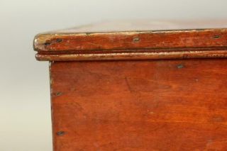 A RARE 19TH C ENFIELD CT SHAKER SEWING BOX IN BEST RED STAIN & VARNISH 5