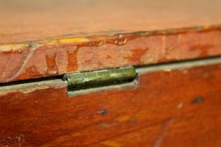 A RARE 19TH C ENFIELD CT SHAKER SEWING BOX IN BEST RED STAIN & VARNISH 8