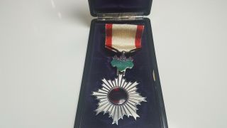 WW2 Order of the Rising Sun 6th Class Medal Badge With Rosette Cased 2