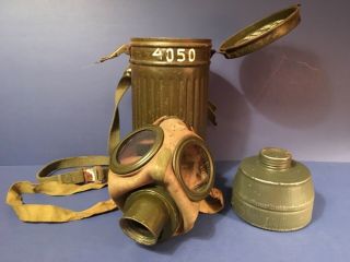 Vintage WWII German Army Gas Mask 2KP 134REGT HOCH - UND DEUTSCHMEISTER 9