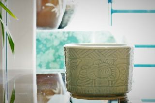 17th Century - ANTIQUE,  Chinese MING Porcelain,  Incised CELADON Bitong BRUSH POT 2
