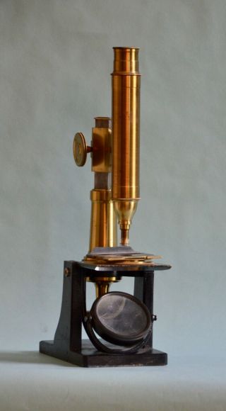 BRASS MICROSCOPE OF UNUSUAL DESIGN (POSSIBLY FRENCHBY SELLIGUE CA 1825) 3