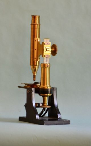 BRASS MICROSCOPE OF UNUSUAL DESIGN (POSSIBLY FRENCHBY SELLIGUE CA 1825) 4