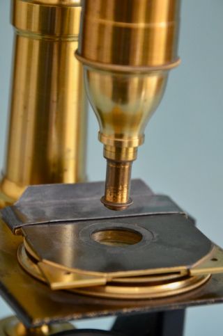 BRASS MICROSCOPE OF UNUSUAL DESIGN (POSSIBLY FRENCHBY SELLIGUE CA 1825) 5