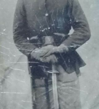 Cased sixth plate tintype of armed Civil War Union Cavalryman 3