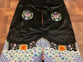 Antique Early 1900s Chinese Silk Embroidery Robe with Floral Roundels 3