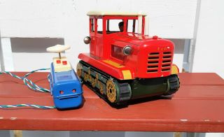 1960’s China Battery Operated Remote Control Tin Crawler Tractor 461 Me 701.
