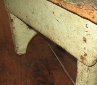 EARLY ANTIQUE SQUARE NAIL BENCH BEST FORM,  OLD DRY PAINT AAFA NR 3