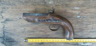 gun old flintlock pistol France 2