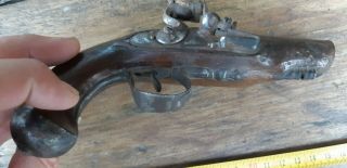 gun old flintlock pistol France 9