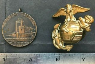 U.  S.  1916 Navy Military Dominican Campaign Medal And Marine Corp Cap Insignia