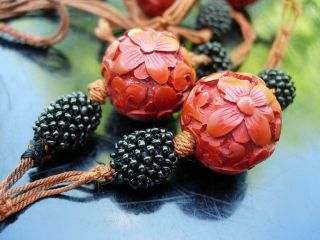 AN ANTIQUE CHINESE CARVED CINNABAR LACQUER PENDANT & BEADS NECKLACE 3