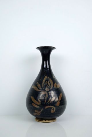 A Black Glazed Russet Splashed Vase