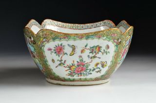 19thC Antique Chinese Export Famille Rose Mandarin / Medallion Porcelain Bowl 2