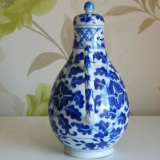 An extremely fine antique Chinese porcelain Ming - style ewer - probably19th century 2