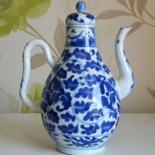 An extremely fine antique Chinese porcelain Ming - style ewer - probably19th century 3
