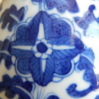 An extremely fine antique Chinese porcelain Ming - style ewer - probably19th century 8