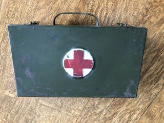 Vintage Military Wwii/ Ww2 U.  S.  Army Medical / First Aid Field Kit Box/ Red Cros