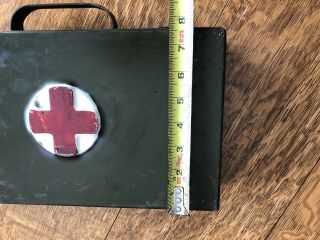 Vintage Military WWII/ WW2 U.  S.  Army Medical / First Aid Field Kit Box/ Red Cros 3