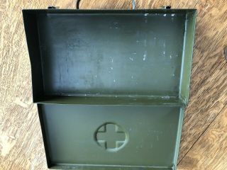 Vintage Military WWII/ WW2 U.  S.  Army Medical / First Aid Field Kit Box/ Red Cros 5