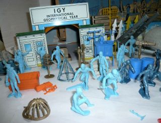 VINTAGE MARX I.  G.  Y.  ARCTIC SATELLITE BASE PLAYSET W/BOX 6