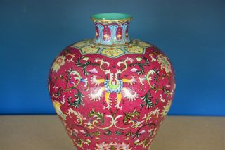 STUNNING ANTIQUE CHINESE FAMILLE ROSE PORCELAIN MEIPING VASE MARKED QIANLONG F89 3