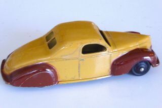 Dinky 39cu Lincoln Zephyr.  The very rare US issue in tan and dark brown.  VGC. 4