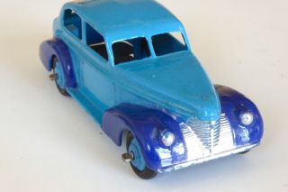 Dinky 39bu Oldsmobile.  The very rare US issue in two - tone blue. 5
