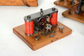 Early electric motor for rotating geissler tubes,  dynamos,  Pericaud,  Radiguet 12