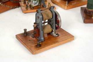 Early electric motor for rotating geissler tubes,  dynamos,  Pericaud,  Radiguet 3