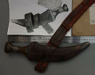 AN ARAB DAGGER (JAMBIYA),  19TH C,  WITH SPECIAL HORN,  AND CURVED BLADE 4