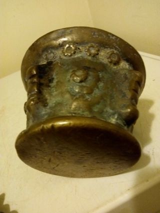 Vintage HEAVY SOLID BRASS ORNATE MORTAR AND PEDESTAL weighs over 5 lb 3